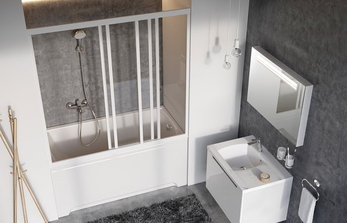 Маленькая ванная комната с сантехникой Ravak